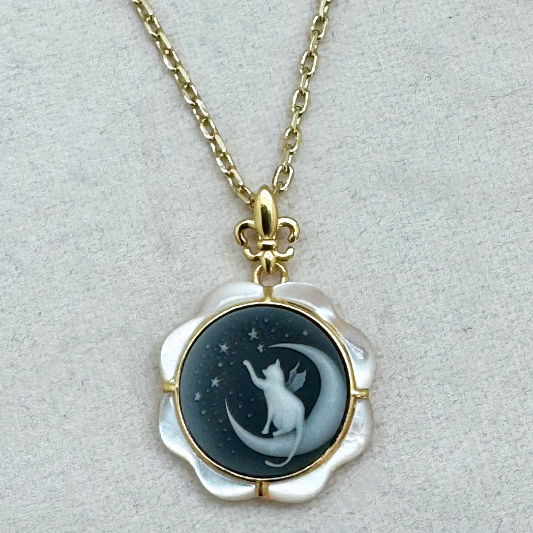 Artemis Fleur - Agate Cameo