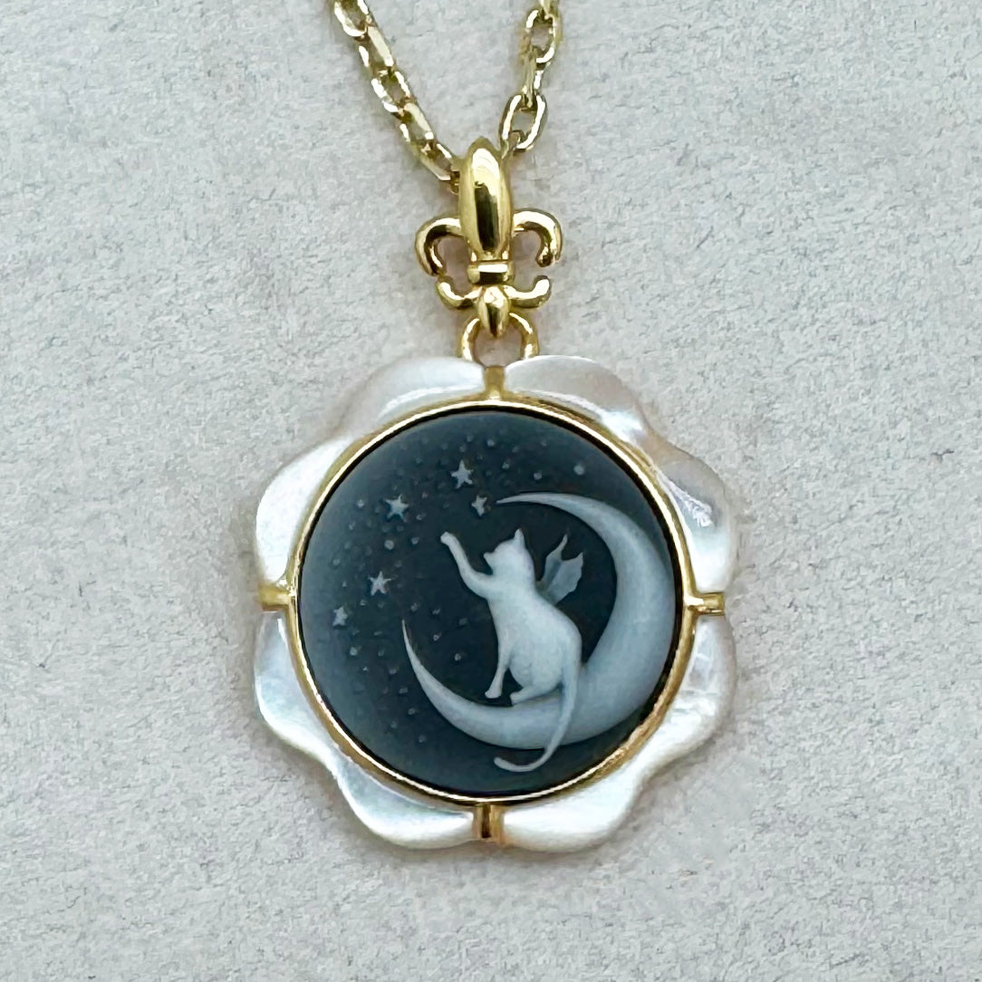 Artemis Fleur - Agate Cameo