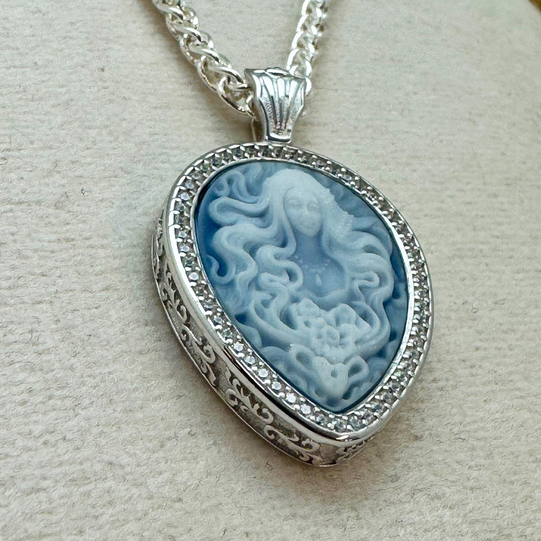 Arwen - Agate Cameo