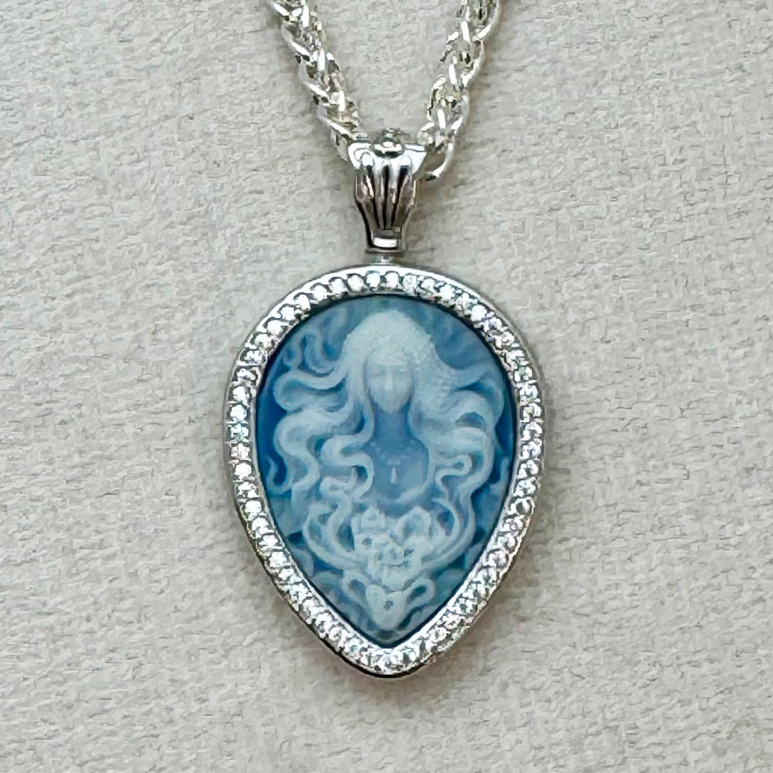 Arwen - Agate Cameo