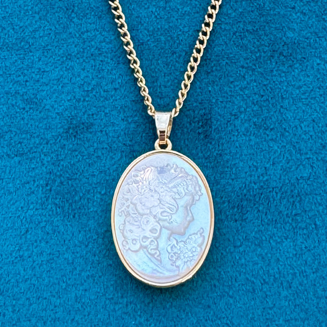 Helena - Shell Cameo