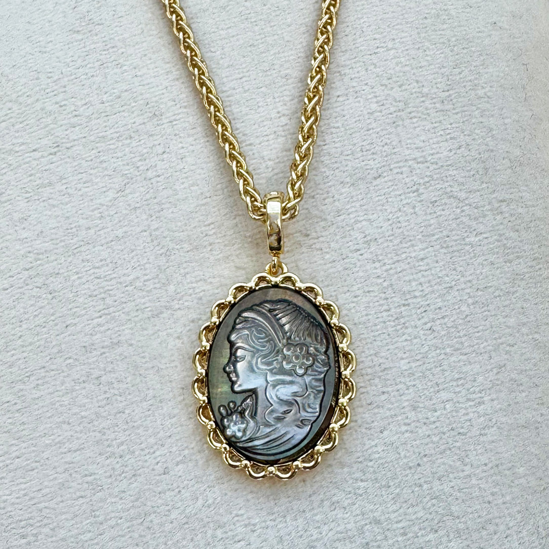 Candra - Black Shell Cameo