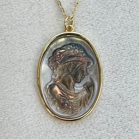 Perla - Black Shell Cameo