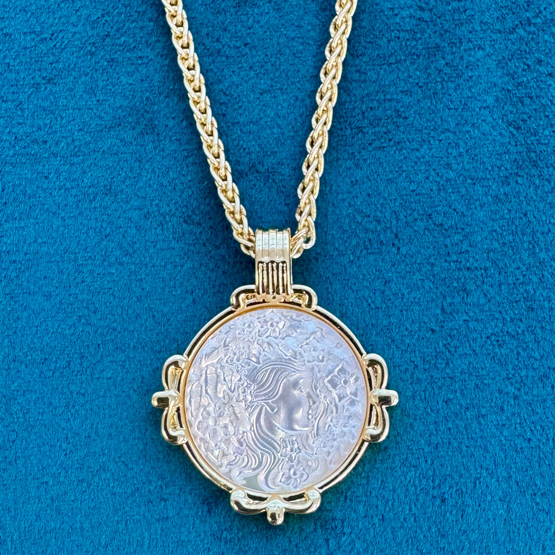 Dakota - Shell Cameo