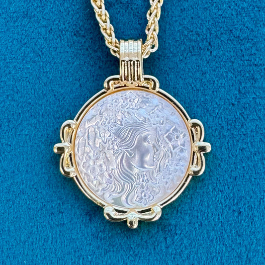 Dakota - Shell Cameo