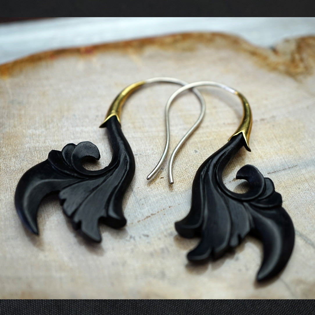 Tomahawk Hooks - Horn