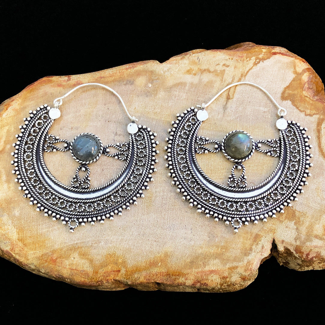 Laili Hoops