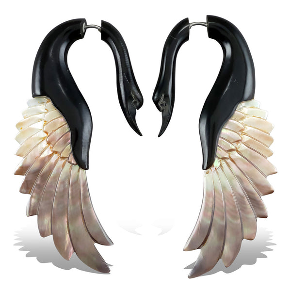 Yafah Swans - Horn with Black Shell