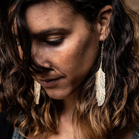 Swaying Feathers - Wood