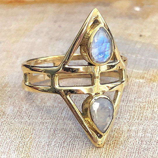 <span>RBR-049<span>: </span></span>Moonstone Rising Ring - Brass