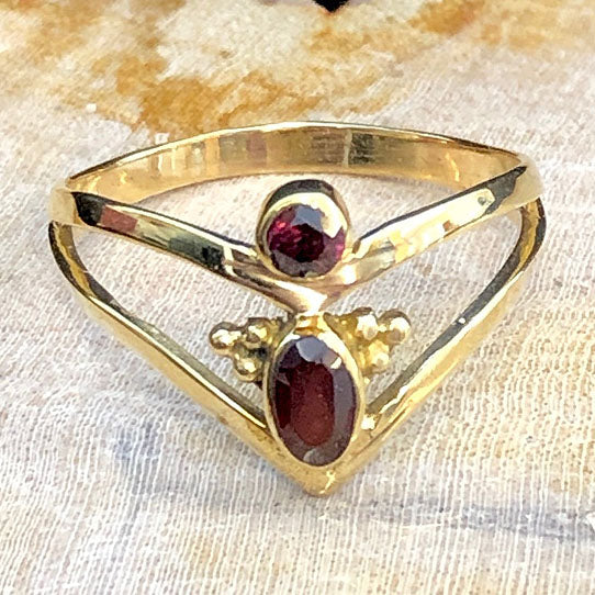 <span>RBR-050<span>: </span></span>Ruby Empress Ring - Brass