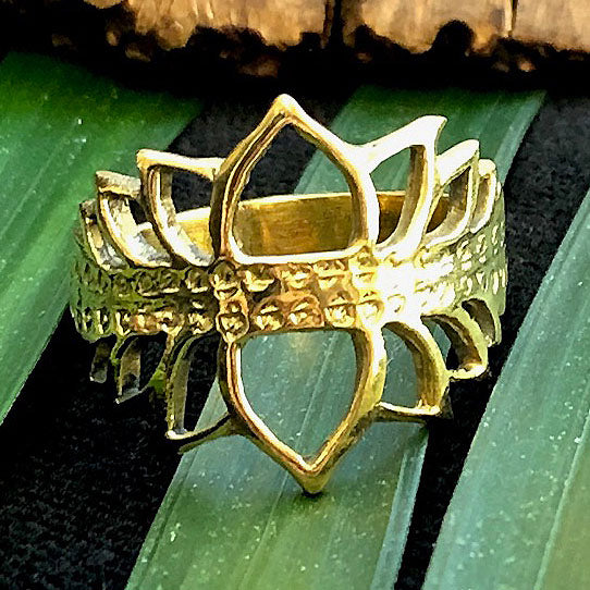 <span>RBR-056<span>: </span></span>Double Lotus Ring - Brass